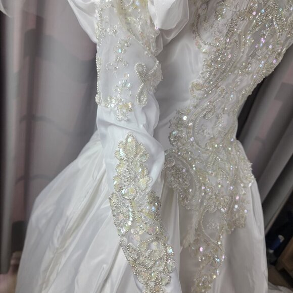 Vintage Demetrios Fit and Flare Ivory Wedding Dress With Veil. Size 4 Approx. - Picture 9 of 14